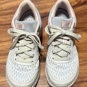 New Balance 847 women 7 EUC pink gray